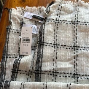 NWT Ann Taylor Black/White Checkered Scarf